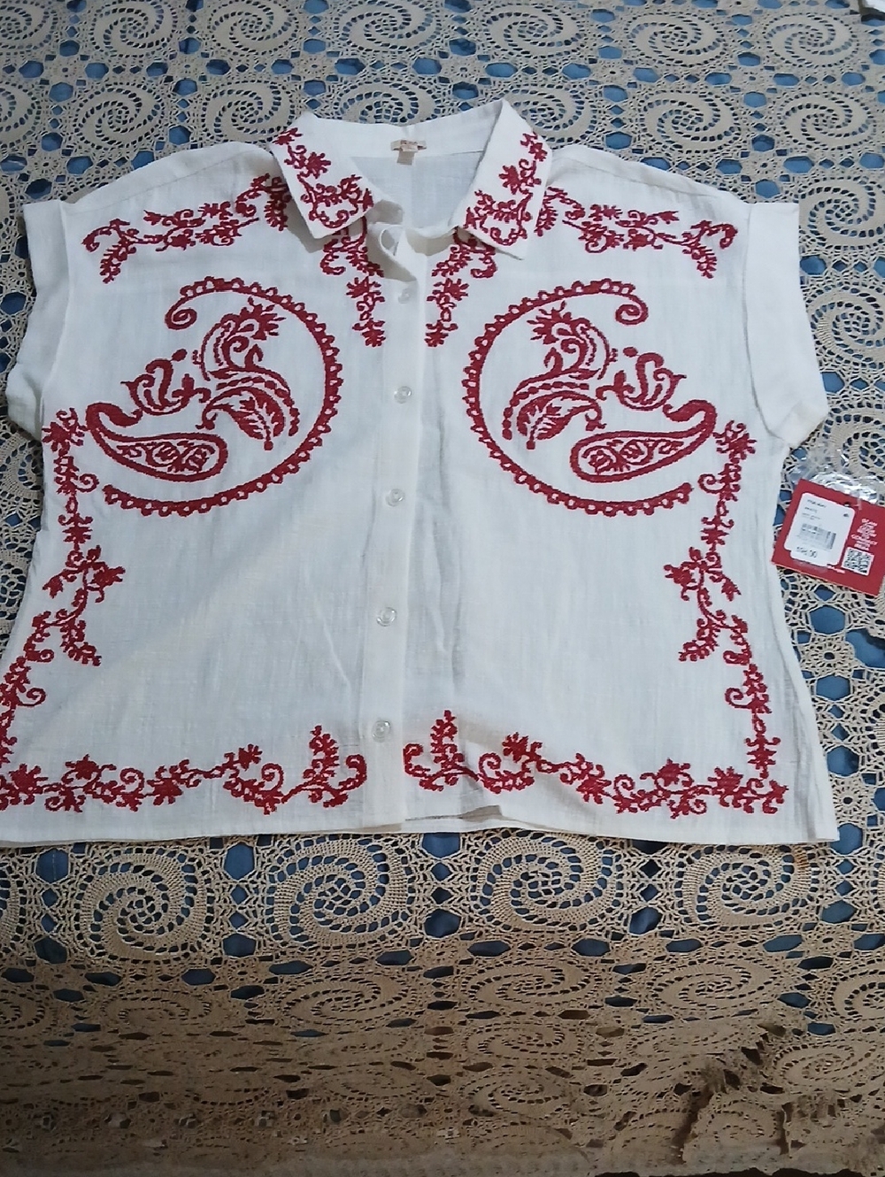 🐞Reba Embroidered Top